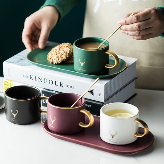 Koffiekopjes set in Europese stijl